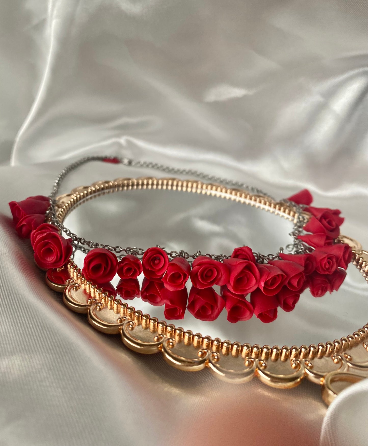 Pathos full of roses necklace