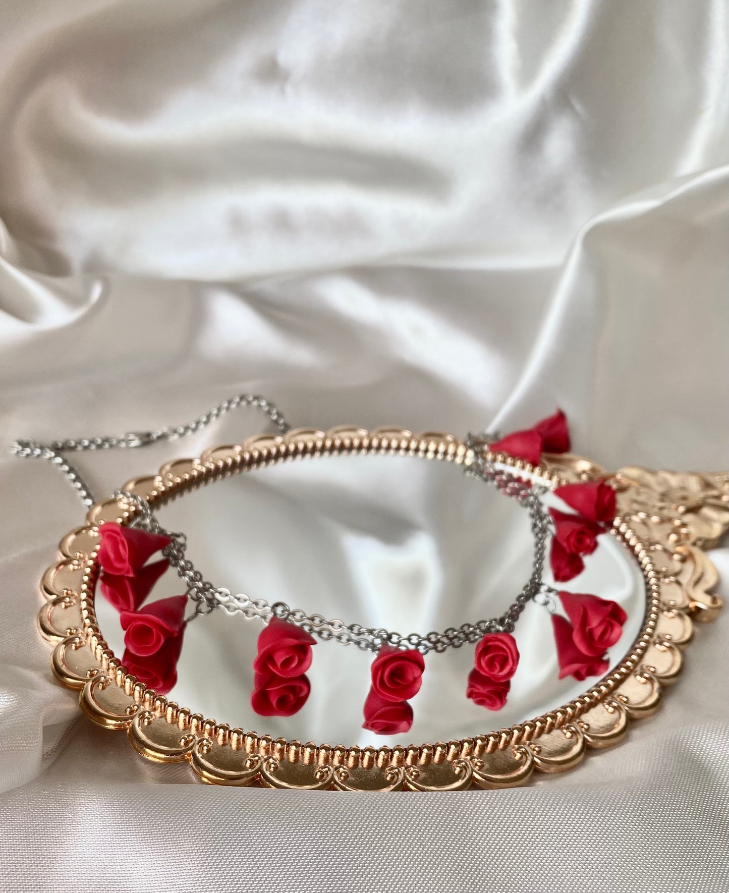 Pathos rose necklace