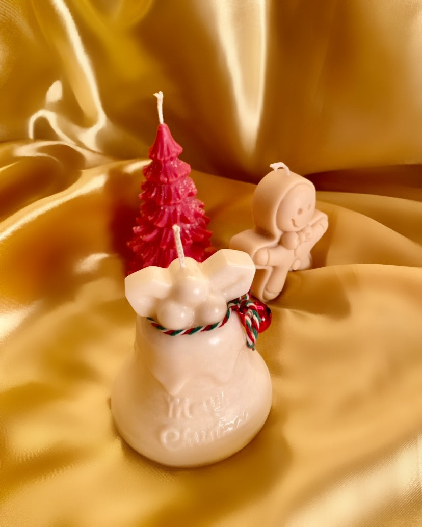 Gift box με 3 φυτικά κεριά καμπάνα με κουδουνάκι,δέντρο και gingerbread