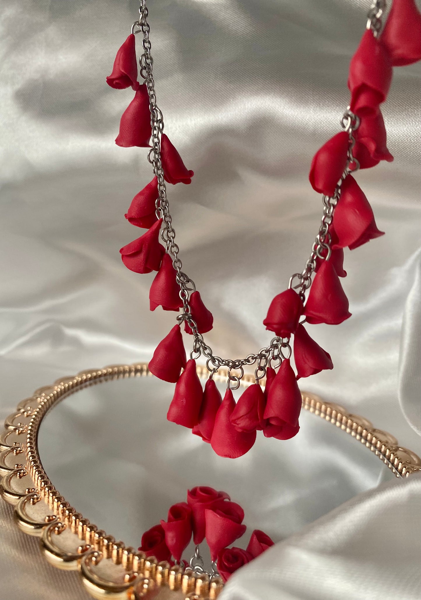 Pathos full of roses necklace