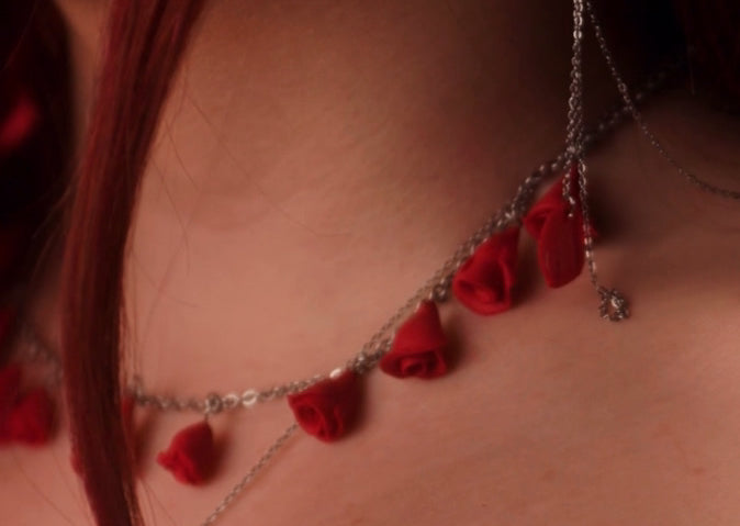 Pathos rose necklace