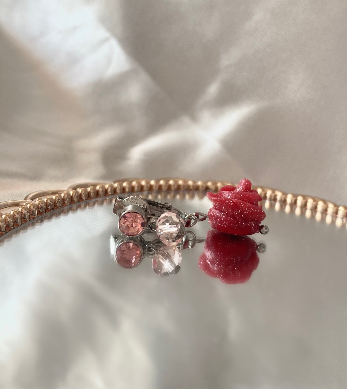 Romance glitter rose belly faux earring