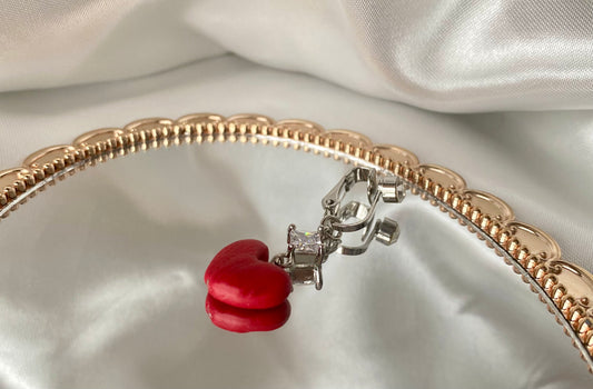 Pathos heart belly faux earring