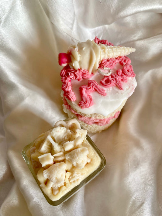 Σετ με 2 φυτικά κεριά -mini τούρτα «Μαμά» και ενα κερί σόγιας σε βαζάκι( επιλογή ετικέτας)