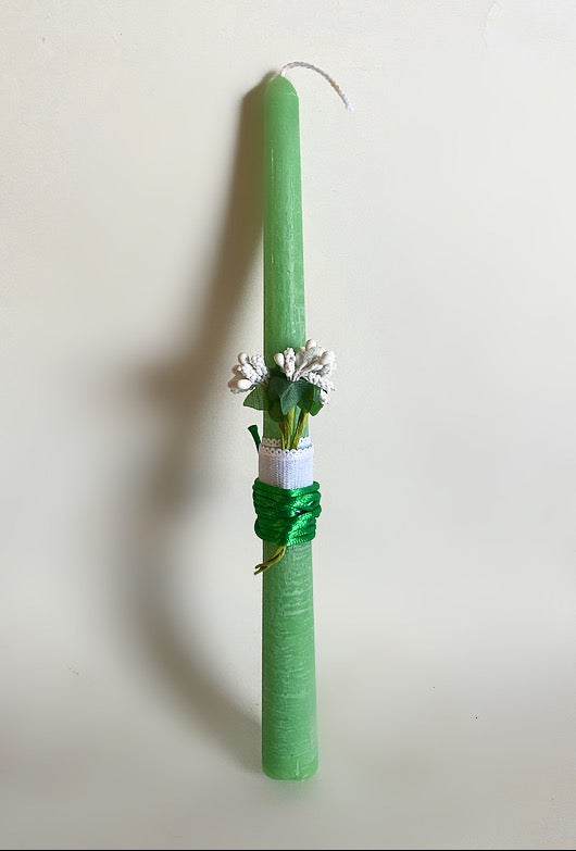 Πράσινη λαμπάδα παραφίνης με σχέδια λουλούδια