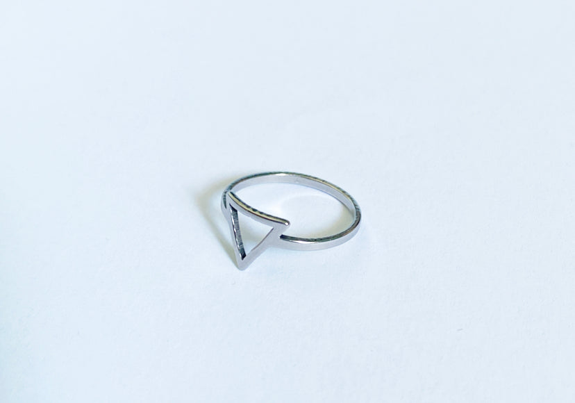 Ατσάλινο δαχτυλίδι με τρίγωνο size 17