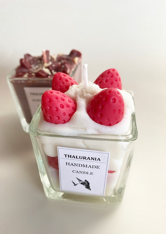 Σετ 2 κεριά σόγιας με σοκολάτα-καραμελωμένους ξηρούς καρπούς και κρέμα ζαχαροπλαστικής-φράουλα