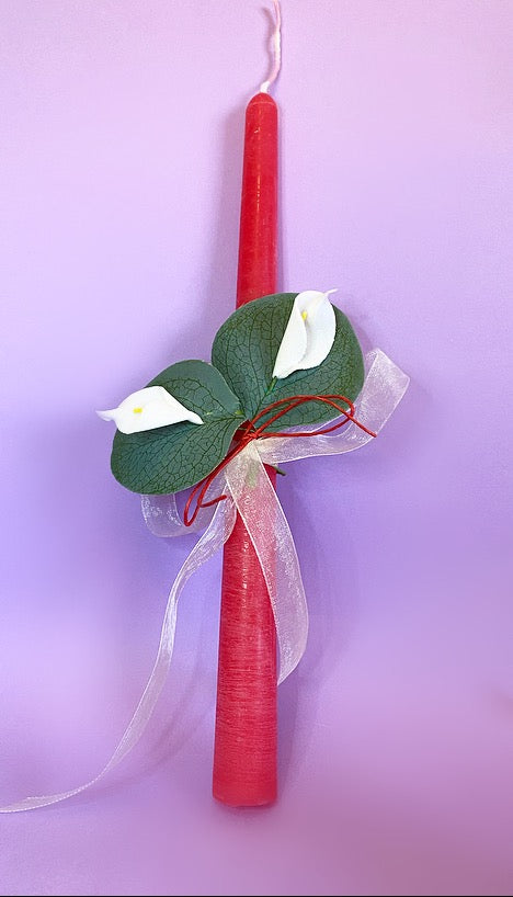 Κόκκινη λαμπάδα με άρωμα σοκολάτα-τσουρέκι απο κερί παραφίνης  με αληθοφανή λουλούδια